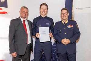 Gruppenleiter Günther Marek, Samuel Baumgartner und Bundespolizeidirektor Michael Takács.