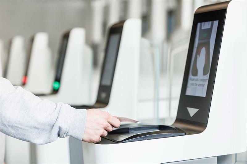 Symbolbild: Der Probebetrieb war erfolgreich - bis zu 3.500 Personen werden pro Tag mit dem Entry-Exit-System erfasst.