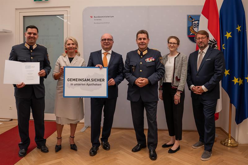 Der Österreichische Apothekerverband und die Bundespolizeidirektion unterzeichneten am 17. Juni 2026 ein Kooperationsübereinkommen im Rahmen von "GEMEINSAM.SICHER mit unserer Polizei".