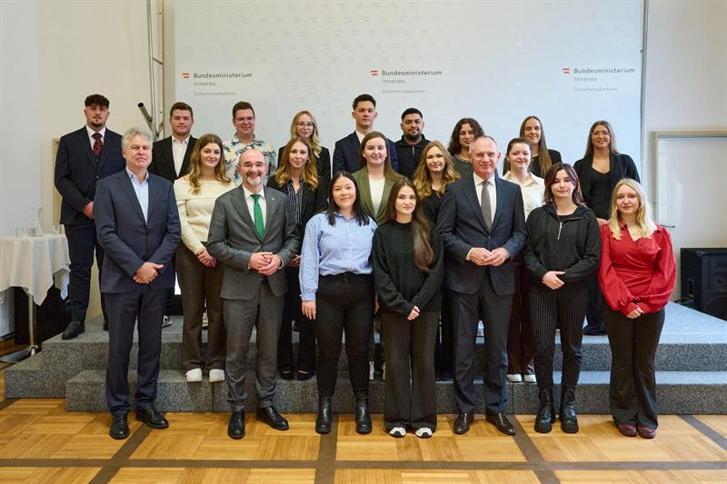 18 Lehrlinge feierten am 12. November 2025 in der Wiener Marokkanerkaserne ihren Lehrabschluss.