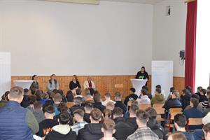 Im BZS Ybbs nahmen 154 Polizeischülerinnen und Polizeischüler sowie hauptamtlich Lehrende an einer Podiumsdiskussion teil.
