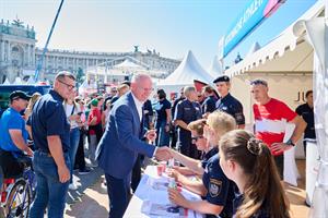 Beim "Tag des Sports" am 20. September 2025 präsentierte sich der Polizei-Spitzensportkader mit einem eigenen Stand am Wiener Heldenplatz.