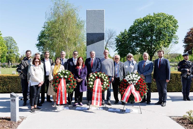 Am Wiener Zentralfriedhof wurde mit einer Gedenkveranstaltung an die Opfer der NS-Justiz und die Wiedererrichtung der Republik Österreich erinnert.