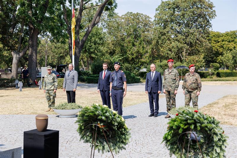 Die Gedenkveranstaltung fand auf der Kriegsgräberanlage Gruppe 97 am Wiener Zentralfriedhof statt, die im vergangenen Jahr vom Volksbund an die Republik Österreich zurückgegeben wurde.