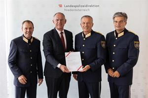 Zur Wiederbestellung erhielt Franz Popp am 16. Juli 2025 ein Dekret von Innenminister Gerhard Karner.