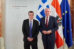 Innenminister Gerhard Karner traf am 22. September 2025 im Innenministerium den griechischen Migrations- und Asylminister Athanasios Plevris zu einem bilateralen Arbeitsgespräch.