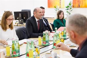 Die Generaldirektoren waren sich einig, dass eine abgestimmte, operative Zusammenarbeit entscheidend ist, um Migration, organisierte Kriminalität und Terrorismus nachhaltig zu bekämpfen.