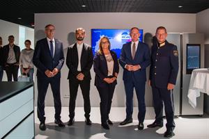 v.l. Landeshauptmann Anton Mattle, Leiter CCTC Christopher Pfeiffer, Leiterin LKA Katja Tersch, Innenminister Gerhard Karner, Landespolizeidirektor Helmut Tomac.