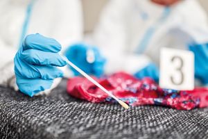 Cold Cases: Methoden wie die DNA-Analyse k&ouml;nnen f&uuml;r die L&ouml;sung ungekl&auml;rter Kriminalf&auml;lle entscheidend sein.