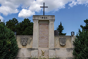 Ein Grabenkmal im Friedhof Wiener Neustadt erinner
