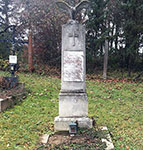 Grabdenkmal f&uuml;r den 1921 erschossenen Gendarmen Felix Dellavedova im Friedhof Bubendorf. Dellavedova wurde auch auf einer Ehrentafel im LGK Tirol verewigt.