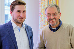 F&uuml;hrungskr&auml;ftetrainer Oberstleutnant Alexander Riedler von der Landespolizeidirektion Ober&ouml;sterreich im Gespr&auml;ch mit Friedemann Schulz von Thun.
