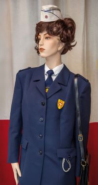 Blaue Politessenuniform ab 1971 (Polizeimuseum Wien).