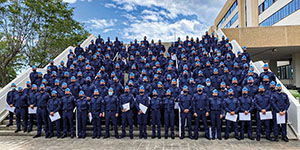 Neue dunkelblaue Uniform der Europ&auml;ischen Agentur f&uuml;r die Grenz- und K&uuml;stenwache (Frontex) seit 2021.