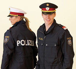Pr&auml;sentation der neuen, dunkelblauen Uniform der Bundespolizei 2004.