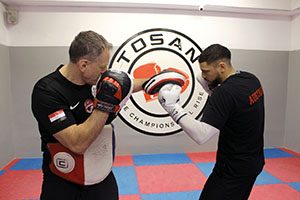 Karim Mabrouk beim Kickboxtraining im Kampfsportcenter &bdquo;Tosan&ldquo;: Es beinhaltet Technik-, Kraft- und Konditionstraining.