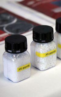 Ammoniumnitrat: Substanz zur Sprengstofferzeugung.