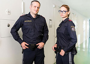 Frauen sollen eine gesellschaftliche Normalit&auml;t in die Gef&auml;ngnisse bringen und zur Resozialisierung beitragen.