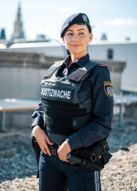 Berufsanf&auml;ngerin Claudia Paluch ist sich der erh&ouml;hten Gef&auml;hrdung bei der Justizwache bewusst.