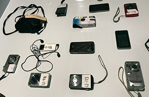 Gedenkzentrum: zur&uuml;ckgelassene Handys, Kameras und iPods auf Ut&oslash;ya