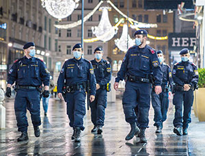 Bundespolizei und Gesundheitskrise: Durch Covid-19-Erkrankungen waren bis zu 1.500 Bedienstete gleichzeitig nicht im Dienst; vier Polizisten starben an der Erkrankung.