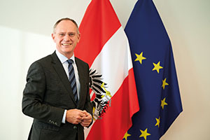 Gerhard Karner: &bdquo;Die Polizei muss daf&uuml;r sorgen, dass die Versammlungsfreiheit gew&auml;hrt und die &ouml;ffentliche Sicherheit aufrechterhalten bleibt. Daher m&uuml;ssen wir auch konsequent gegen Radikale und Extremisten vorgehen.&ldquo;