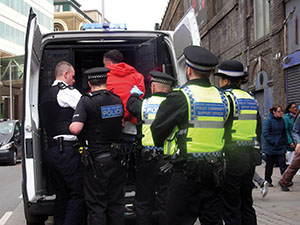 Angeh&ouml;rige der britischen Transport Police: Bahnpolizei-Organisationen aus 20 Staaten kooperieren bei RAILPOL.