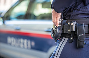 Haftung f&uuml;r Verfolgungssch&auml;den: Laut einer OGH-Entscheidung wurde einem Polizisten Schadenersatz zugesprochen, weil er sich bei der Verfolgung eines Verd&auml;chtigen verletzt hatte.