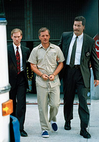 Jack Unterweger nach seiner Auslieferungsverhandlung am 28. Februar 1992 in Miami, Florida.