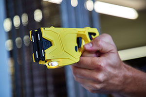 Die Elektroimpulswaffe Taser wurde von der Polizei bisher bei 309 Eins&auml;tzen insgesamt 348-mal angewendet.