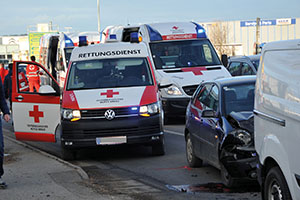 Zu den Hauptunfallursachen der t&ouml;dlichen Verkehrsunf&auml;lle z&auml;hlt nicht angepasste Fahrgeschwindigkeit.