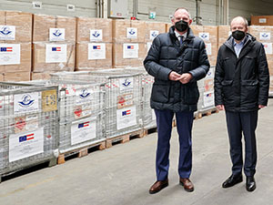 Hilfstransporte in die Ukraine: Innenminister Gerhard Karner und der ukrainische Botschafter Vasyl Khymynets.