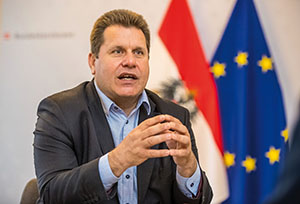 Michael Takacs: &bdquo;Unsere wichtigste Aufgabe ist es, diese Krise geordnet, kontrolliert und professionell zu bew&auml;ltigen.&ldquo;