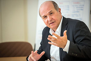 Siegfried Jachs: &bdquo;Die Herausforderung ist, Menschen mit realistischen Bedrohungsszenarien zu konfrontieren, ohne ihnen Angst zu machen oder sie zu verunsichern.&ldquo;