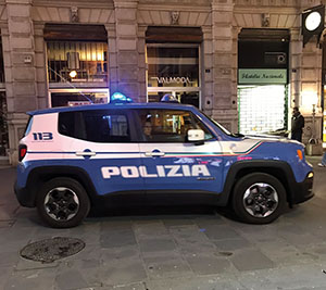 Streifenwagen der Polizia di Stato in neuem Design