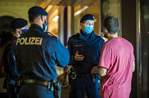 Zwischen 1997 und 2022 wurden von der Polizei 161.650 Betretungs- und Ann&auml;herungsverbote ausgesprochen.