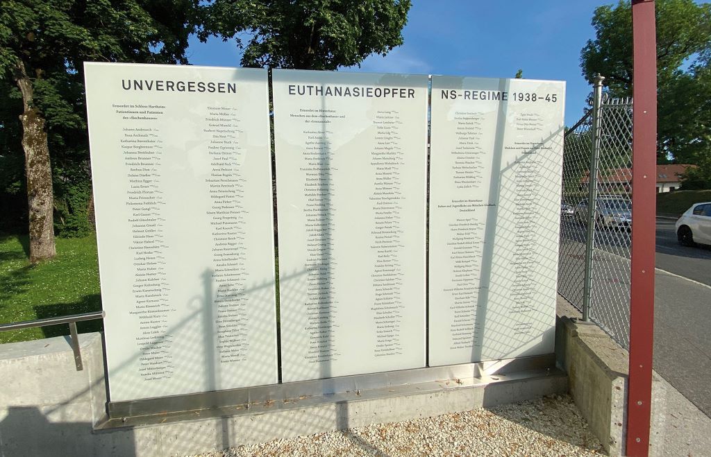 NS-Opfer-Namenstafel beim Eingang zur neuen Gedenkst&auml;tte f&uuml;r Euthanasie-Opfer in Klagenfurt am W&ouml;rthersee.