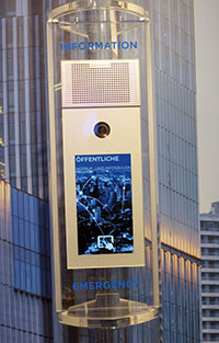 Notruf- und Informationss&auml;ule von Schneider Intercom.