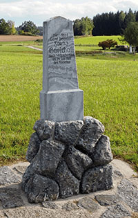Denkmal f&uuml;r den im Juni 1922 von einem festgenommenen Einbrecher erschossenen Gendarmen Franz Garschall vom Gendarmerieposten Zwettl.