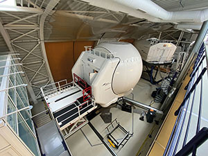 Die &Uuml;bungen der Pilotinnen und Piloten erfolgen auch im Flugsimulator