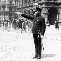 Sicherheitswachebeamter Ende der 1920er-Jahre in Wien: Bis 1964 mussten Exekutivbeamte vor der Verehelichung um eine Heiratserlaubnis ansuchen