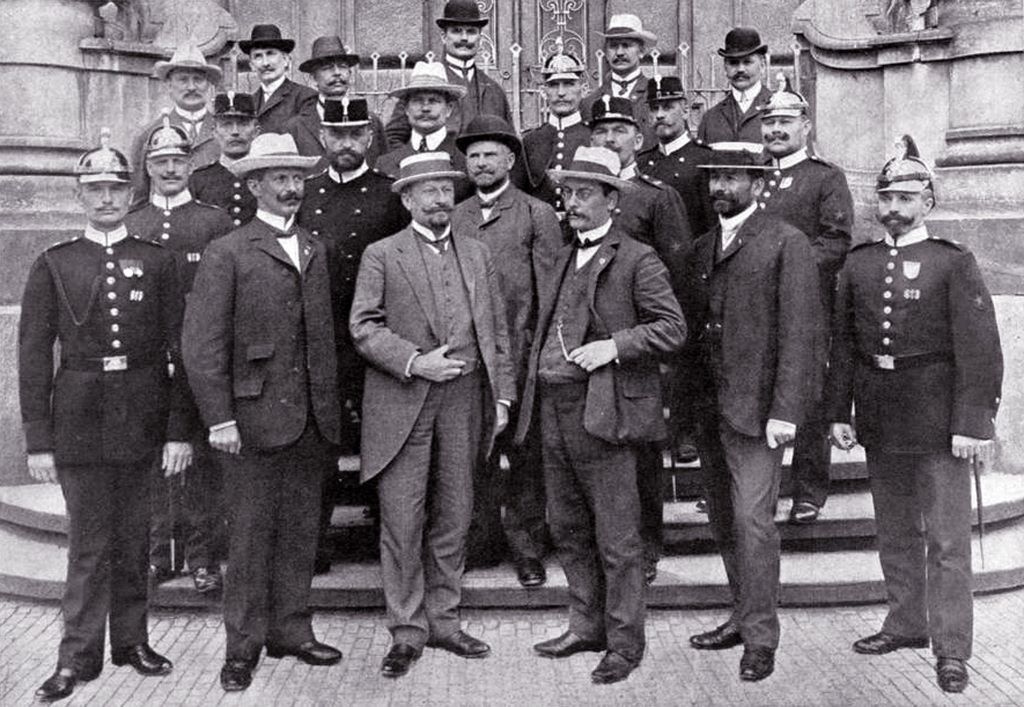 Treffen von Esperanto-Polizisten 1908 in Dresden mit den Esperanto-Experten Eduard Mybs und Albert Schramm