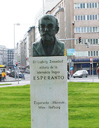 Ludwik-Zamenhof-B&uuml;ste im Esperantopark beim Karlsplatz in Wien