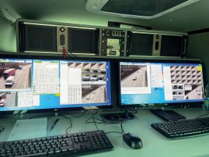 Verkehrskontrollsystem der Landesverkehrsabteilung: Das System misst neben dem Abstand auch die Geschwindigkeit der Fahrzeuge