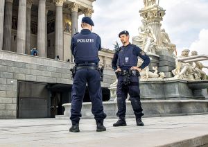 Die EOS ist zust&auml;ndig f&uuml;r die Innen- und Au&szlig;ensicherung sowie die Veranstaltungs sicherheit f&uuml;r das Parlament, das Bundeskanzleramt und andere Regierungsgeb&auml;ude