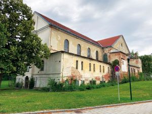 Anstaltskirche der ehemaligen &bdquo;k. k. Weiberstrafanstalt&ldquo; in Wiener Neudorf: Das Frauengef&auml;ngnis wurde von Nonnen gef&uuml;hrt