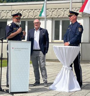 Tag der Bundespolizei: Moderator Fritz Grundnig, ORF-Landesdirektor Gerhard Koch, Exekutivhistoriker Joachim Steinlechner (BMI)