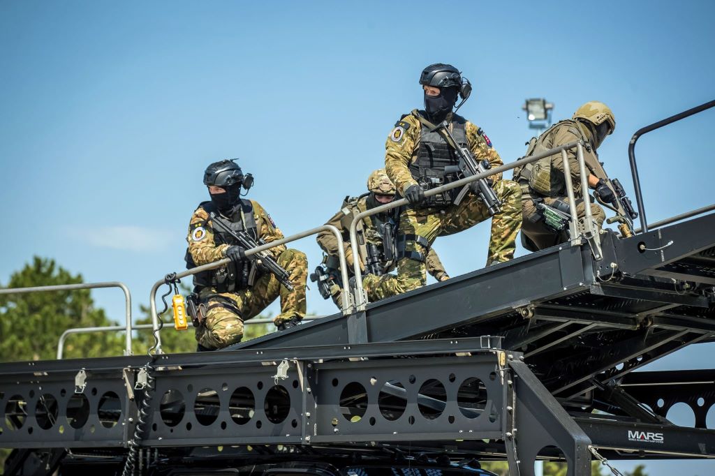 Zu den Aufgaben des &bdquo;Lynx Commando&ldquo; geh&ouml;ren unter anderem Interventionen gegen Terroristen, die Bek&auml;mpfung der organisierten Kriminalit&auml;t, Geiselbefreiungen, Entf&uuml;hrungsf&auml;lle und der Begleitschutz von Geldtransporten