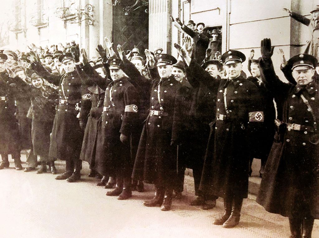 Polizisten nach der nationalsozialistischen Macht&uuml;bernahme 1938 in Wien