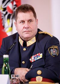 Michael Tak&agrave;cs: Polizisten sind die besten Werbetr&auml;ger